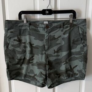 GAP Women’s Green Camo High Rise 5” inseam Shorts Gorpcore Size 16